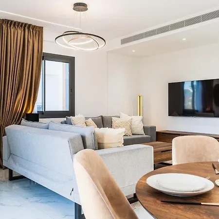 Casino & Mall Luxury Jacuzzi Penthouse *