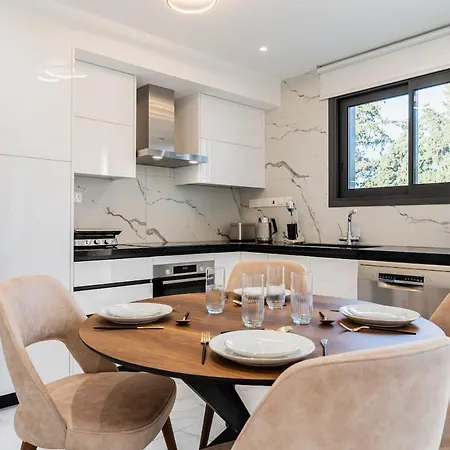 Casino & Mall Luxury Jacuzzi Penthouse * 레메소스