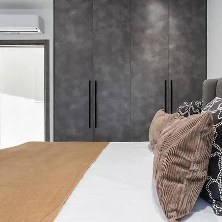 Casino & Mall Luxury Jacuzzi Penthouse 레메소스