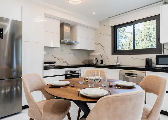 Casino & Mall Luxury Jacuzzi Penthouse * Limasol