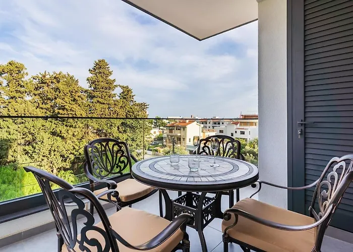 Casino & Mall Luxury Jacuzzi Penthouse Limasol