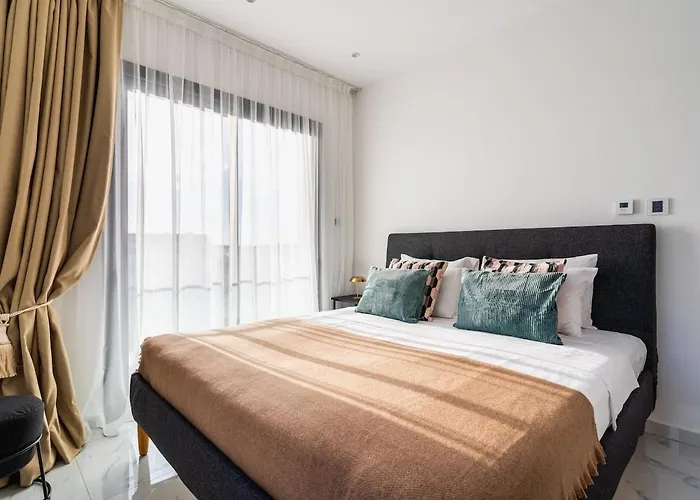 Casino & Mall Luxury Jacuzzi Penthouse Limasol