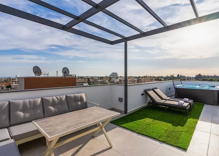 Casino & Mall Luxury Jacuzzi Penthouse Appartement Limasol