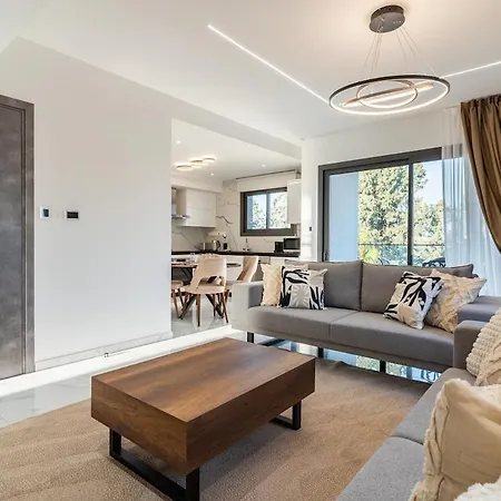 Casino & Mall Luxury Jacuzzi Penthouse Apartment