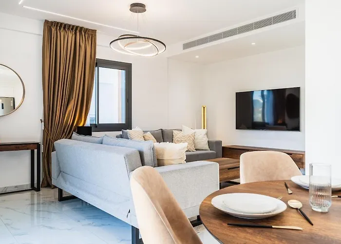 Casino & Mall Luxury Jacuzzi Penthouse *