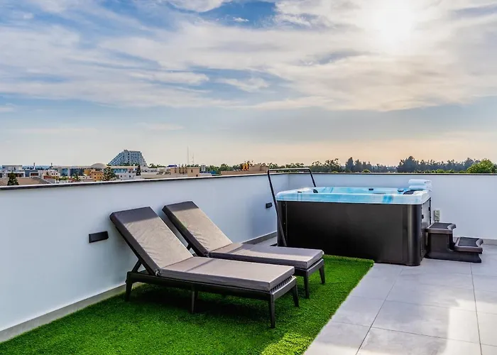 Casino & Mall Luxury Jacuzzi Penthouse Lägenhet Limassol